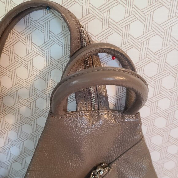 Valentina Grey Leather Backpack with Minimalist Design - Picture 3 of 11